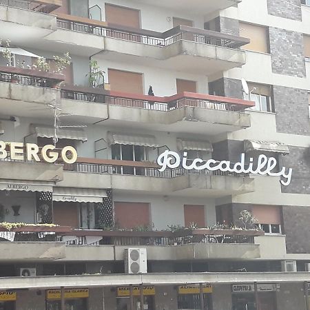 Medolago Albergo Piccadilly מראה חיצוני תמונה