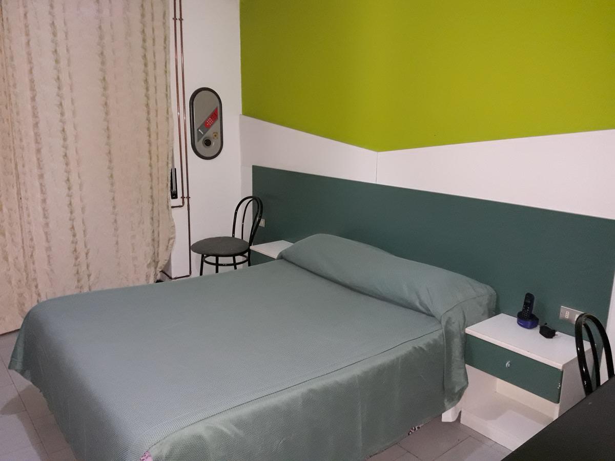 Medolago Albergo Piccadilly מראה חיצוני תמונה