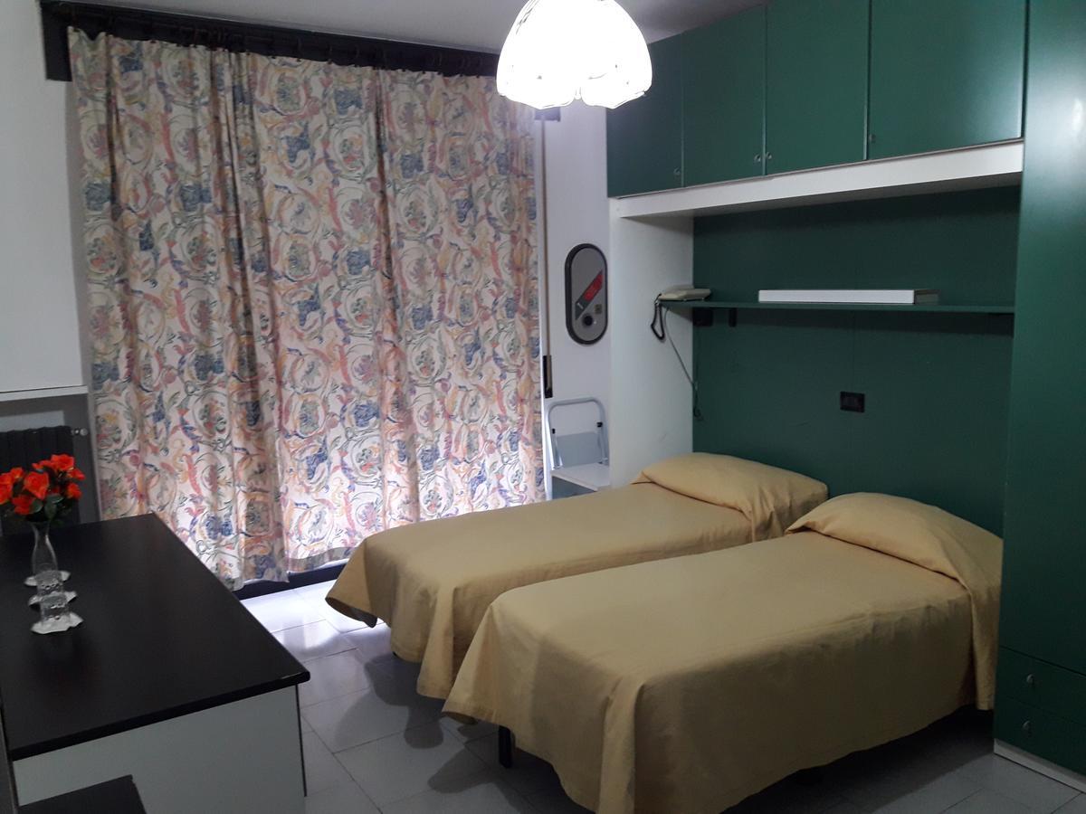 Medolago Albergo Piccadilly מראה חיצוני תמונה