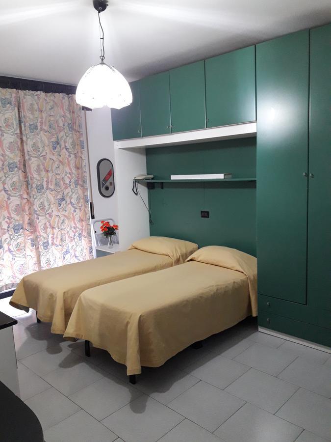 Medolago Albergo Piccadilly מראה חיצוני תמונה