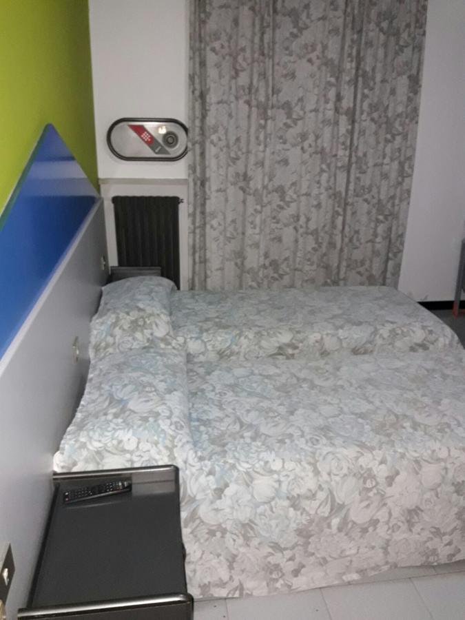 Medolago Albergo Piccadilly מראה חיצוני תמונה
